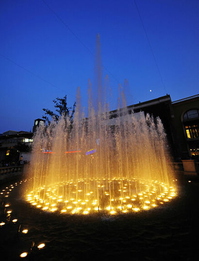 Square music fountain